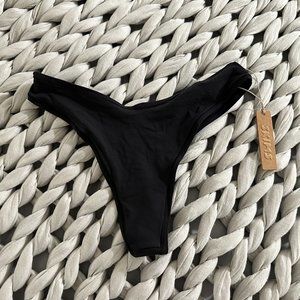 SKIMS FITS EVERYBODY THONG - NWT, Never worn!